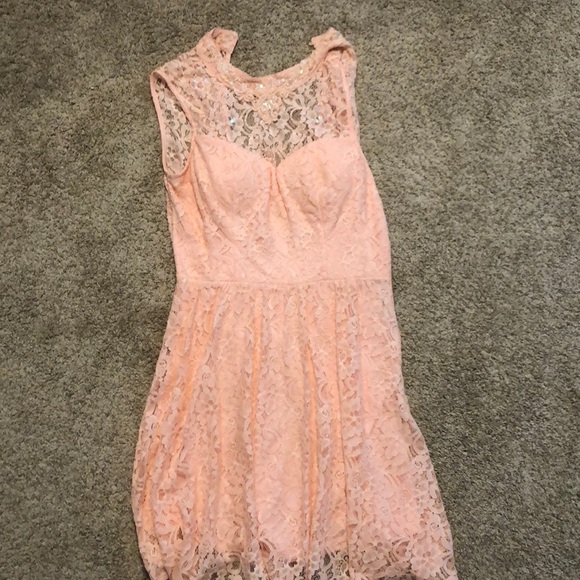 Blush lace dress - Picture 1 of 2